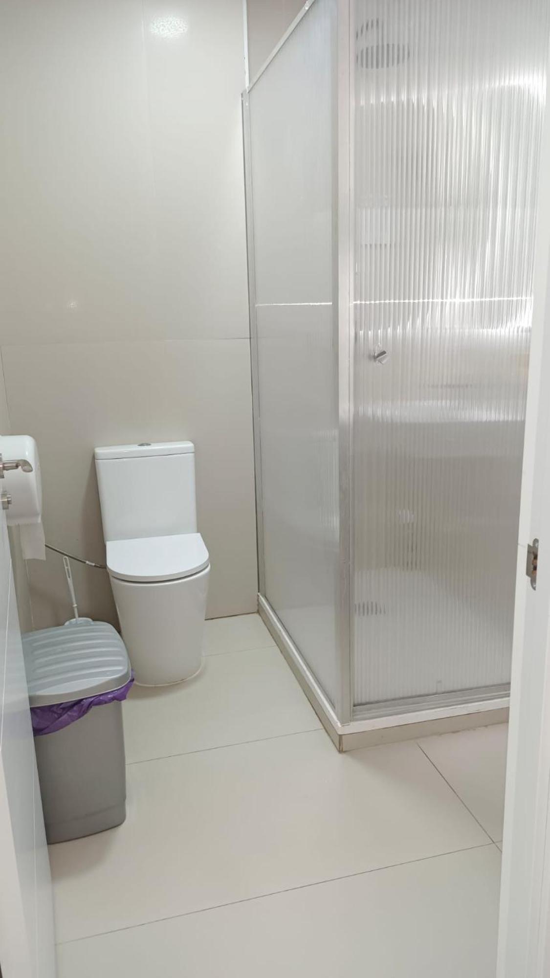 Hostel Las Rosas Мадрид Экстерьер фото