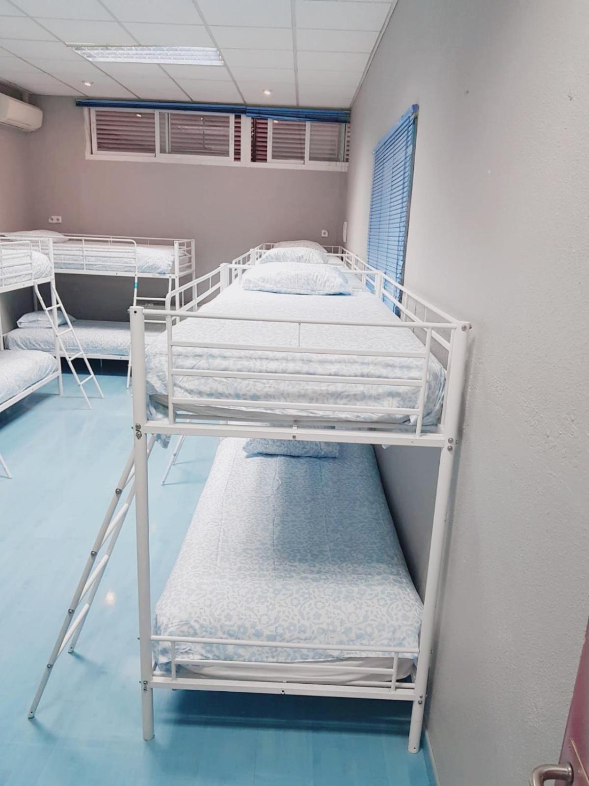 Hostel Las Rosas Мадрид Экстерьер фото