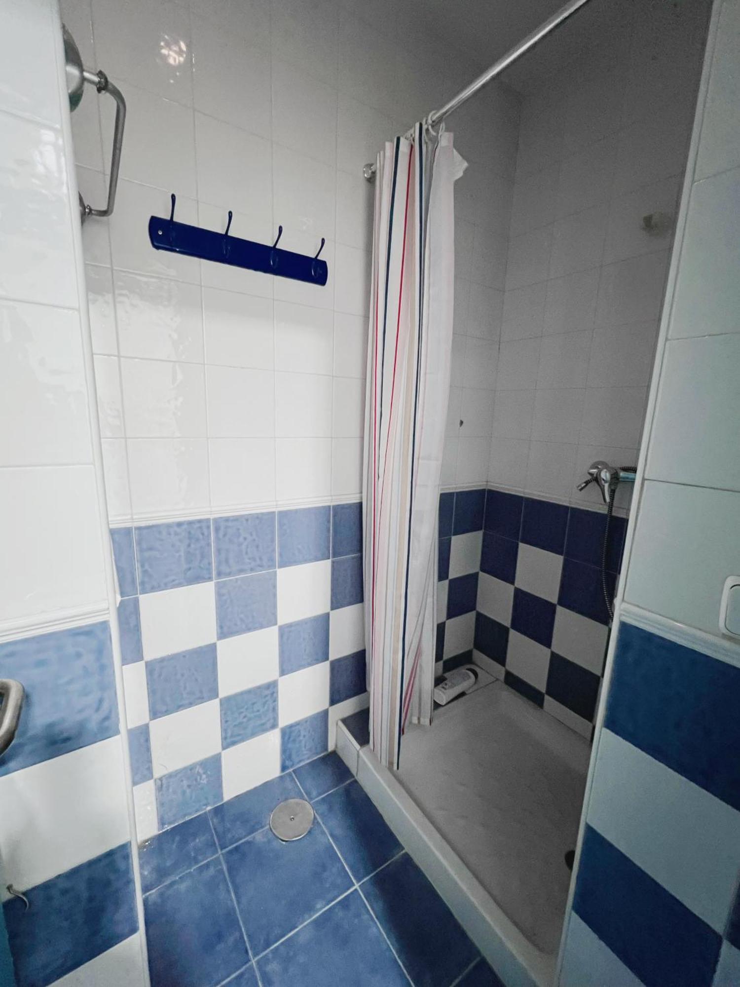 Hostel Las Rosas Мадрид Экстерьер фото