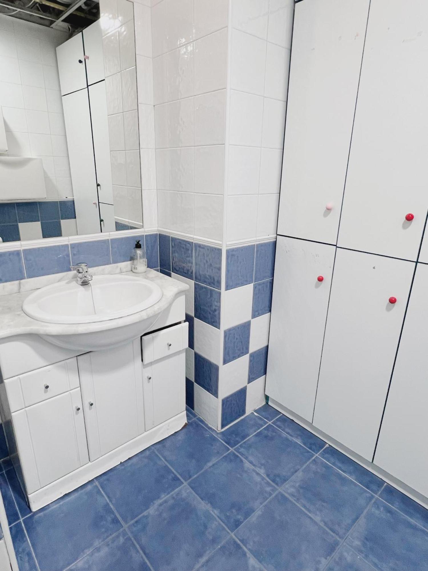 Hostel Las Rosas Мадрид Экстерьер фото