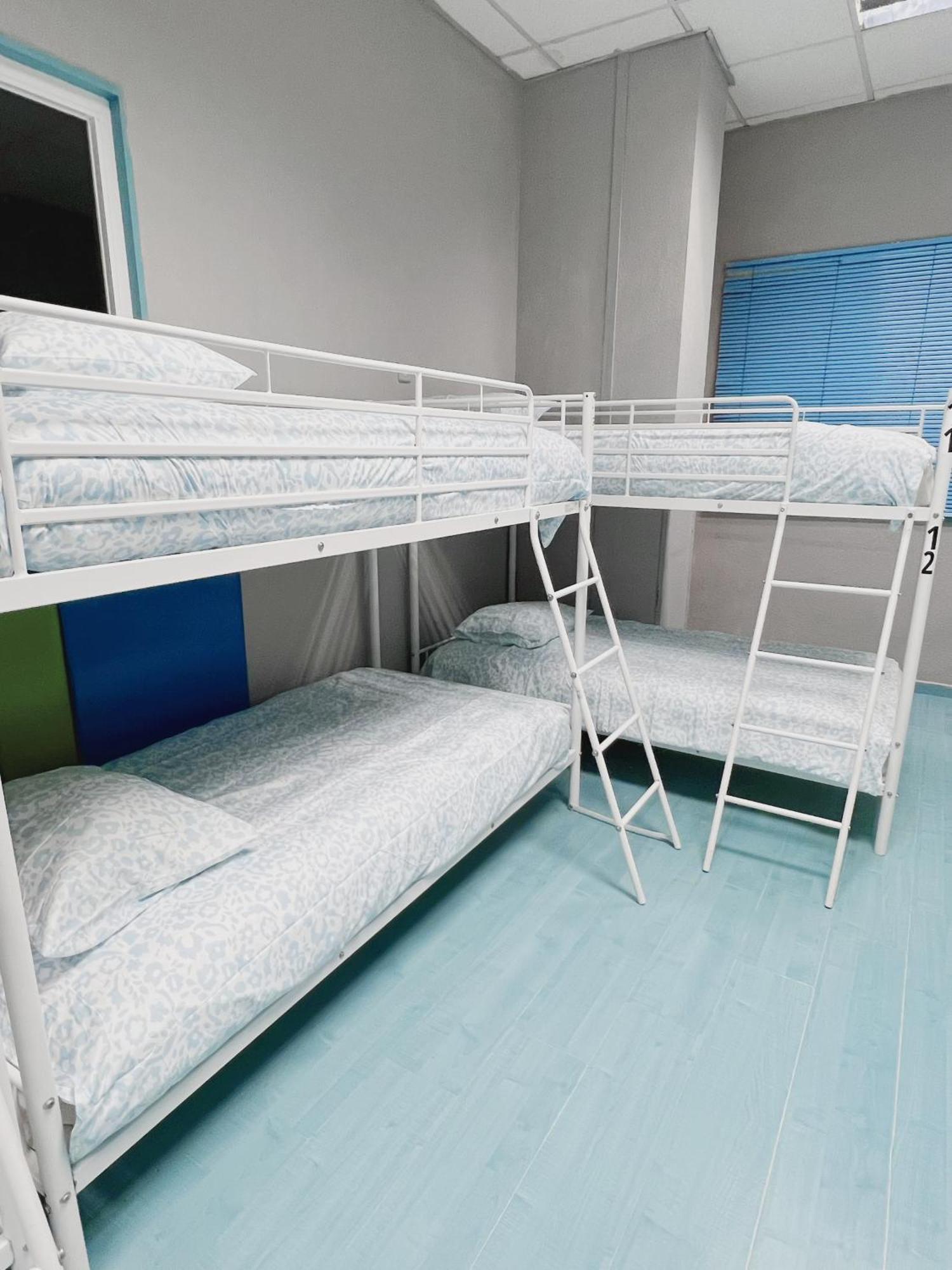 Hostel Las Rosas Мадрид Экстерьер фото